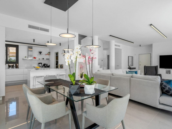 4-bedroom Villa In Guardamar Del Segura, Spain (194 M²)