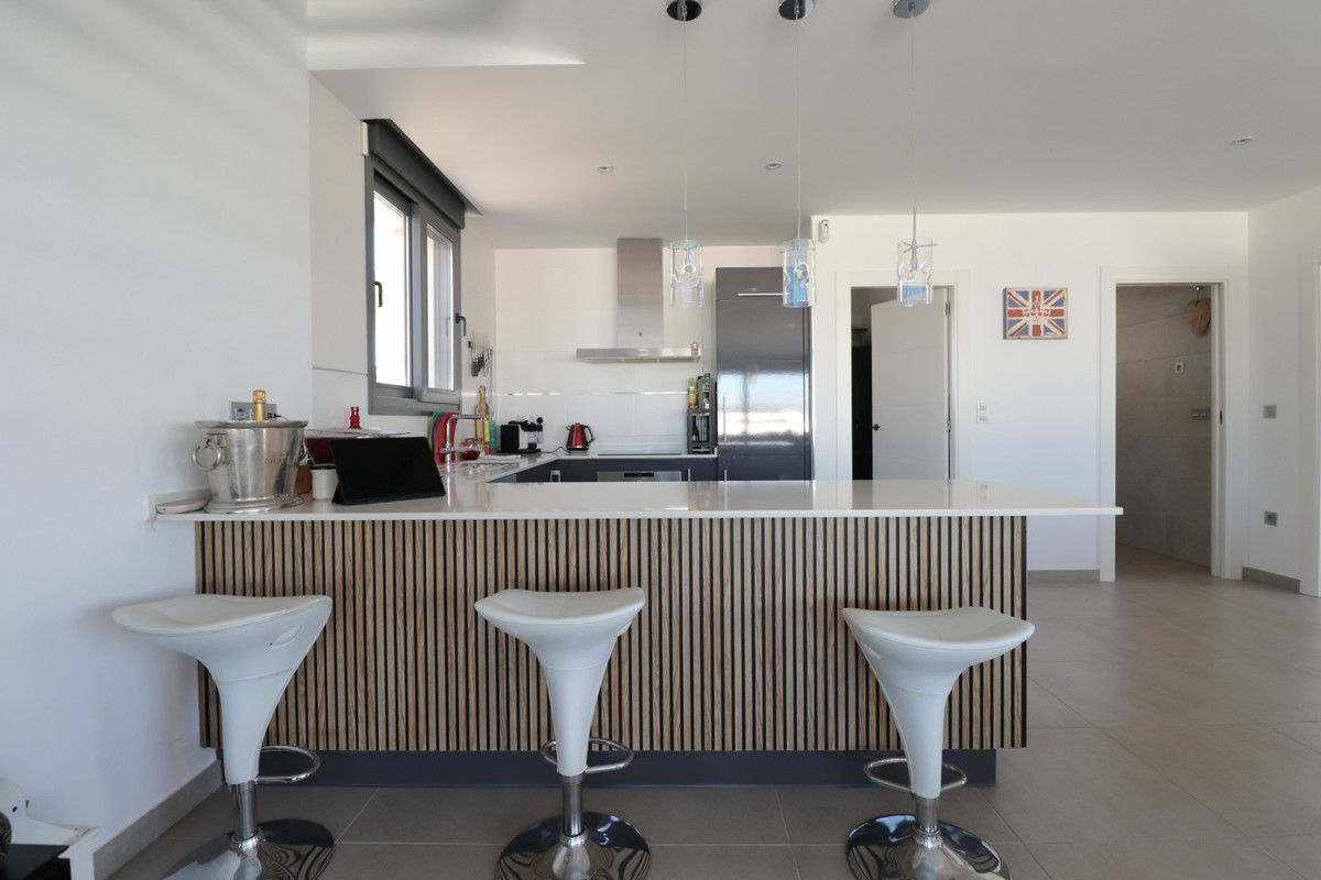 3-bedroom Villa In Benijofar, Spain (182 M²)