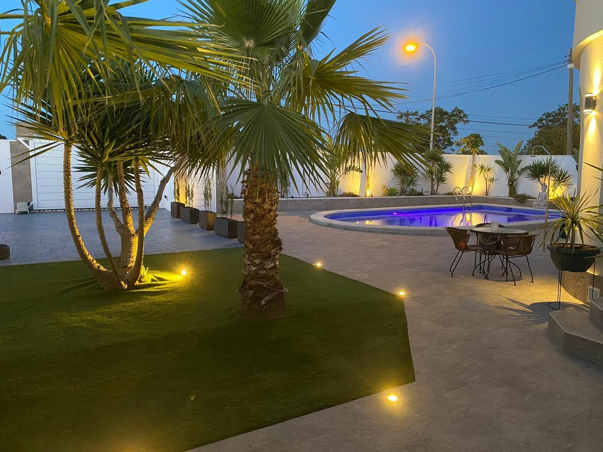 5-bedroom Villa In Torrevieja, Spain (199 M²)