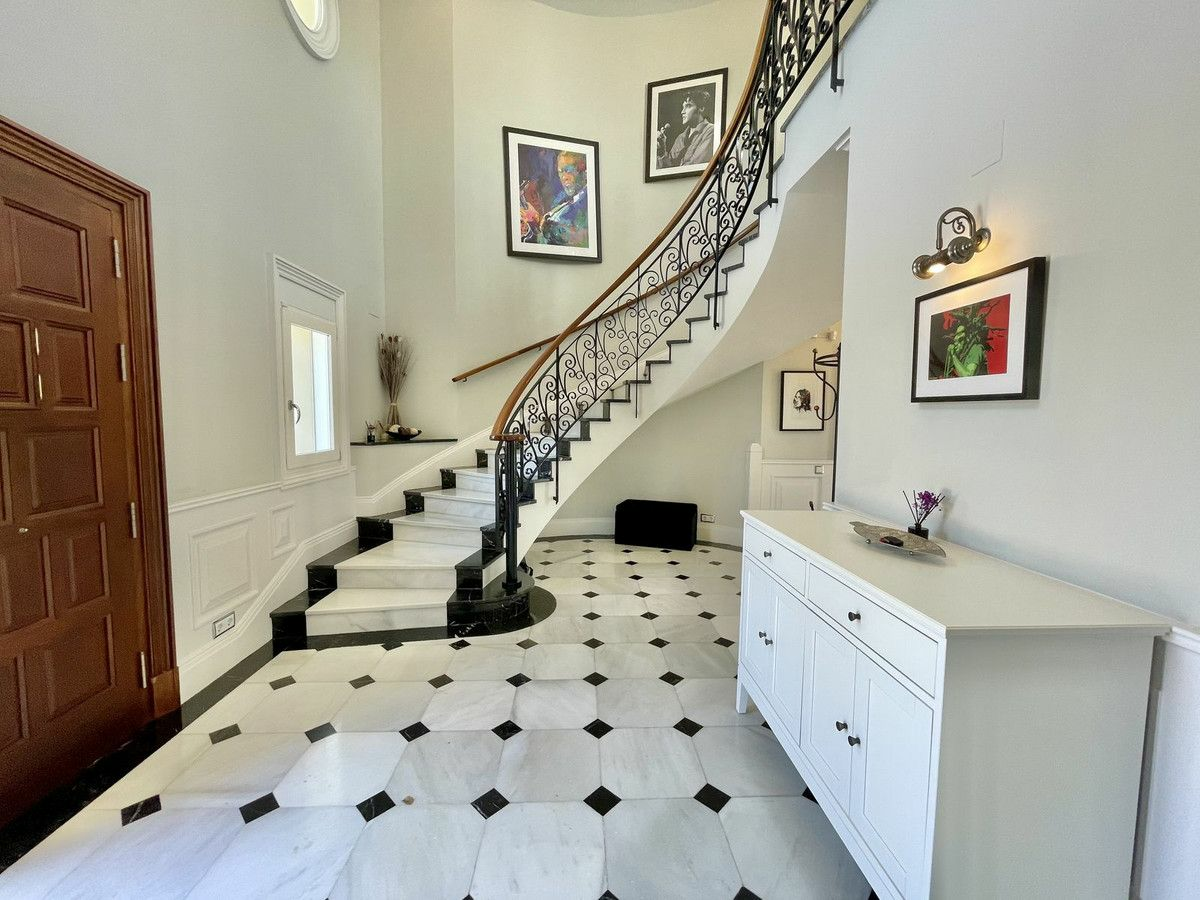 6-bedroom Villa In Altea, Spain (2.147 M²)