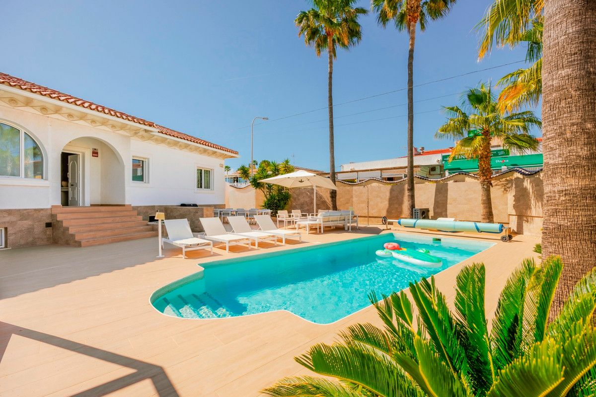 5-bedroom Villa In Rojales, Spain (307 M²)