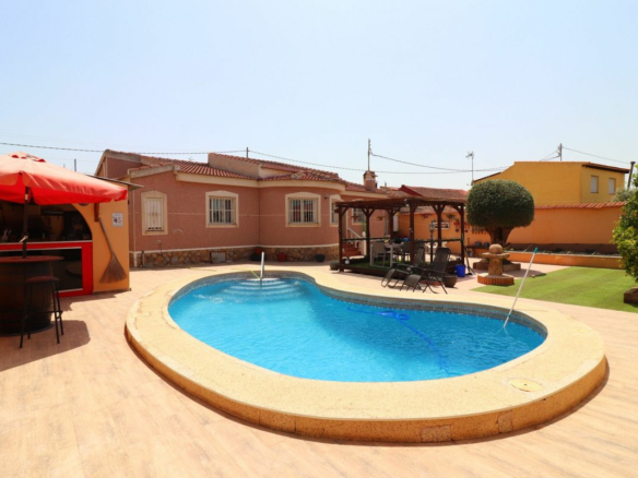 4-bedroom Villa In Benijofar, Spain (151 M²)