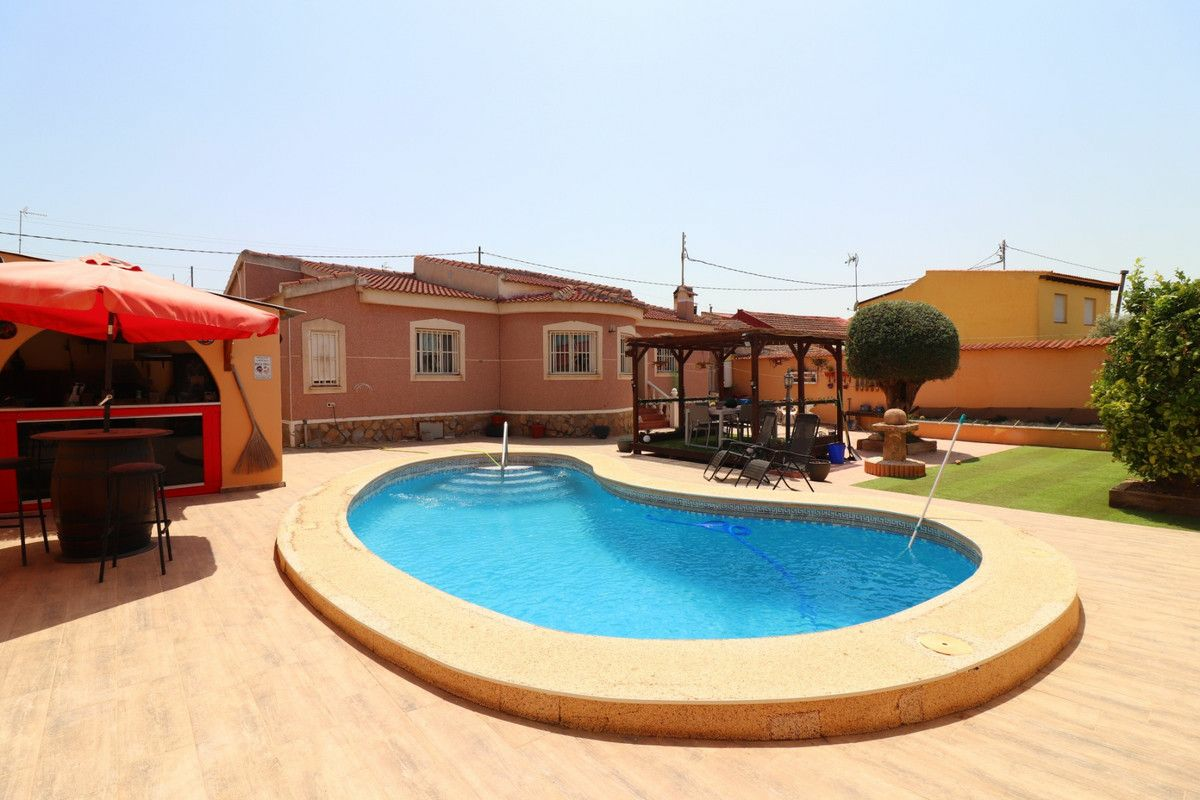 4-bedroom Villa In Benijofar, Spain (151 M²)