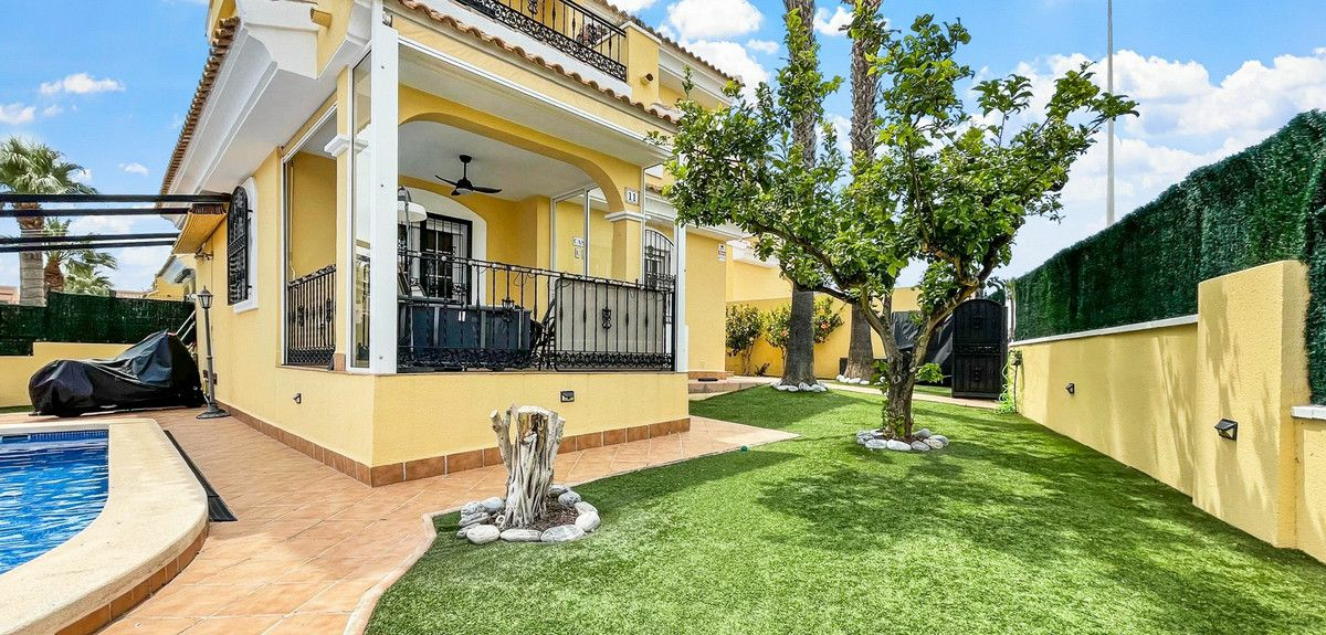3-bedroom Villa In Orihuela Costa, Spain (140 M²)