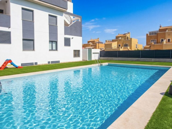 2-bedroom Apartment In Torrevieja, Spain (84 M²)