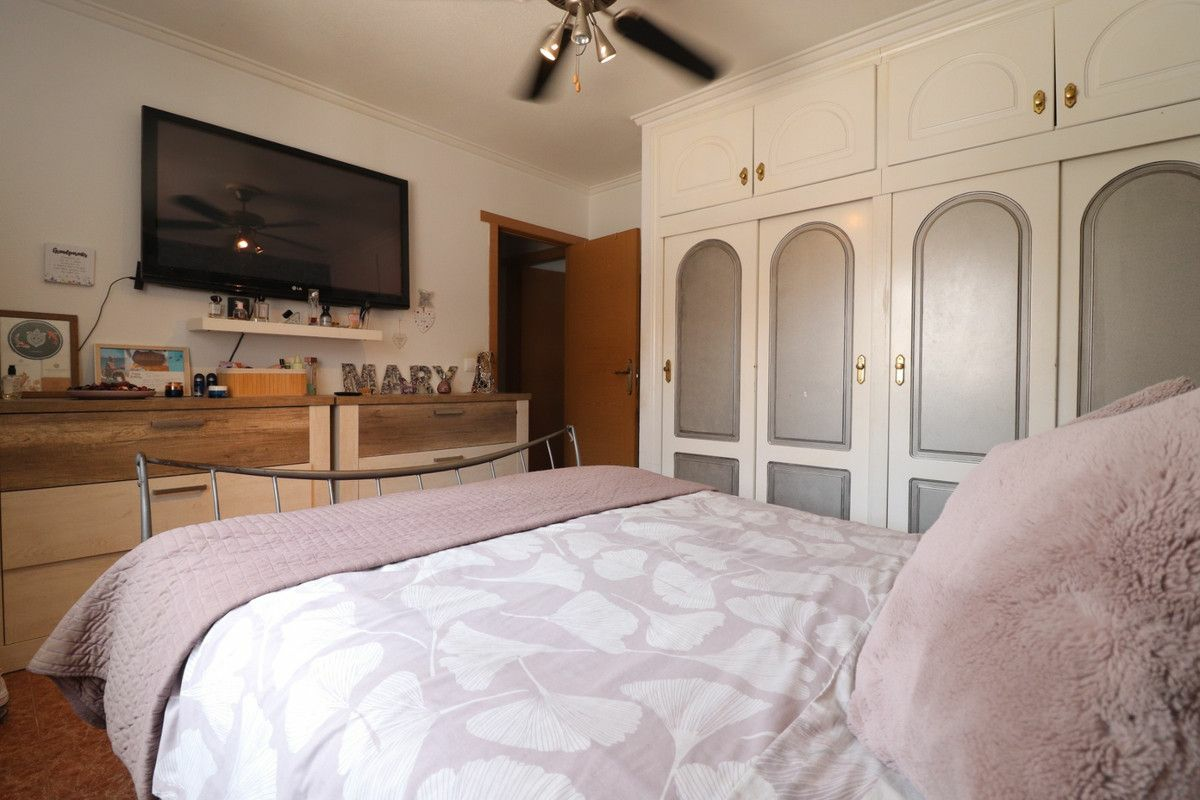 4-bedroom Villa In Benijofar, Spain (151 M²)