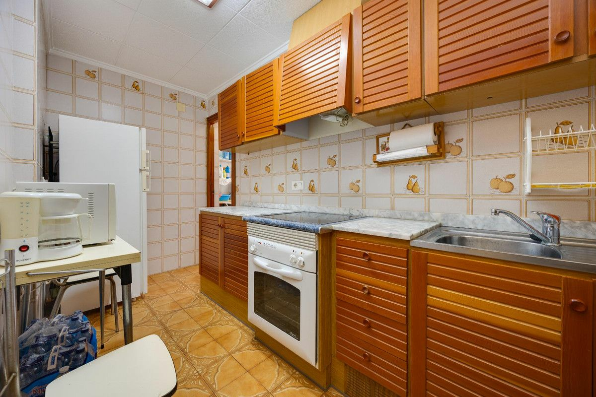3-bedroom Apartment In Torrevieja, Spain (100 M²)