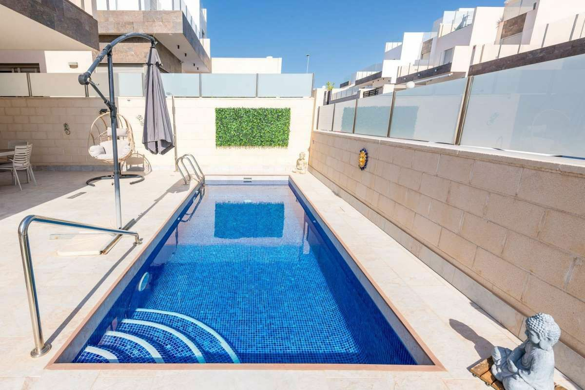 3-bedroom Villa In Torrevieja, Spain (115 M²)