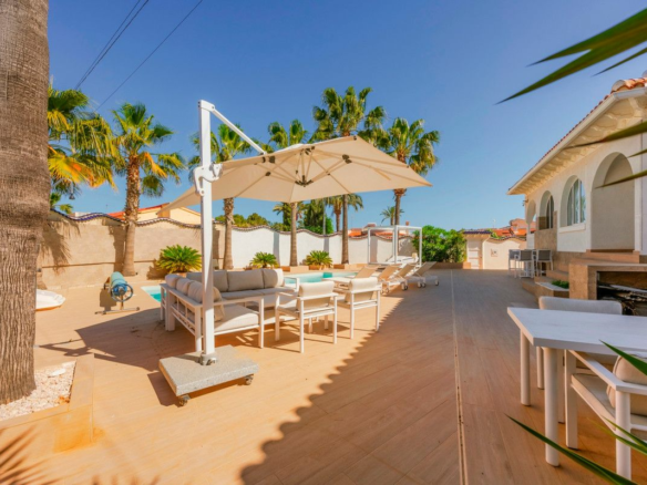 5-bedroom Villa In Rojales, Spain (307 M²)