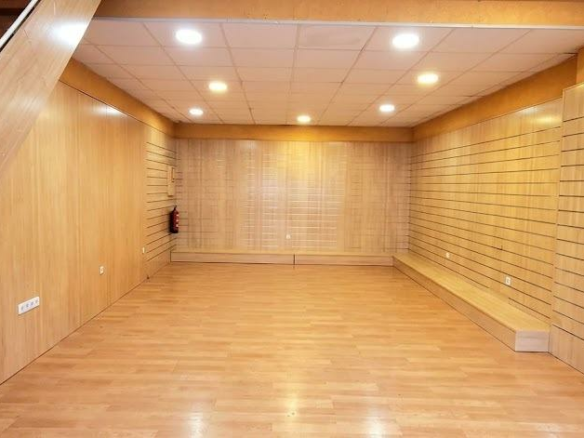 Commercial Unit In Alicante, Spain (84 M²)