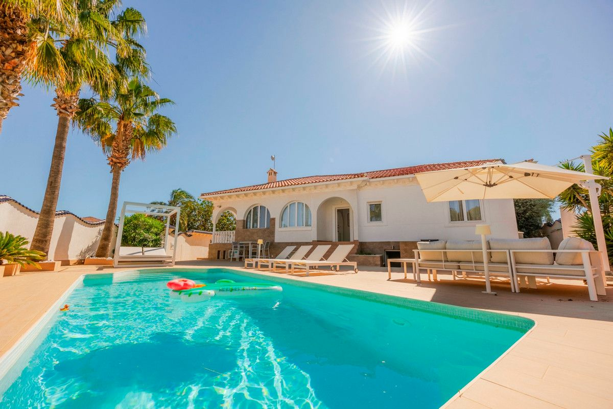 5-bedroom Villa In Rojales, Spain (307 M²)