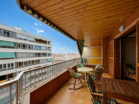 3-bedroom Apartment In Torrevieja, Spain (100 M²)