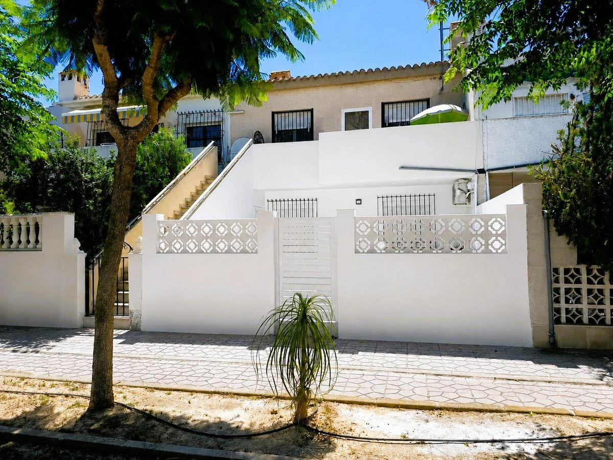 2-bedroom Villa In Orihuela Costa, Spain (70 M²)