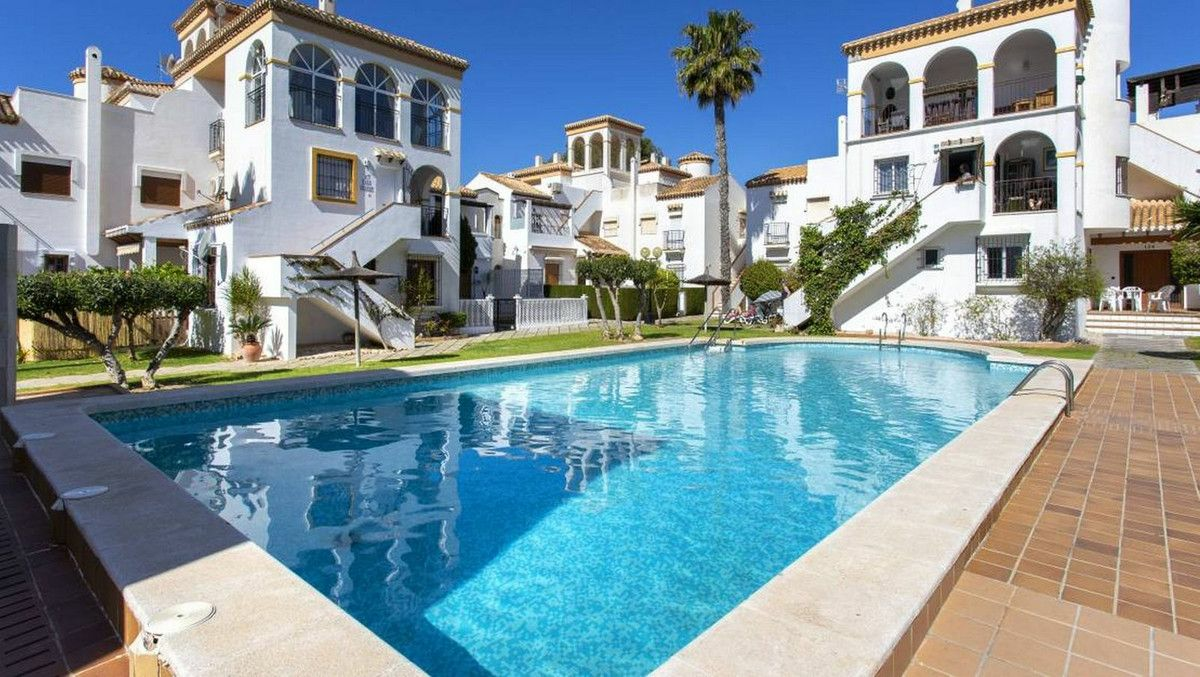 3-bedroom Apartment In Orihuela Costa, Spain (122 M²)