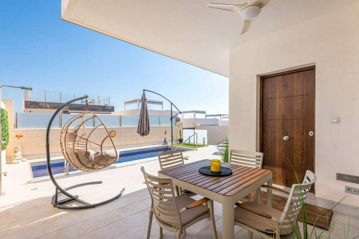 3-bedroom Villa In Torrevieja, Spain (115 M²)