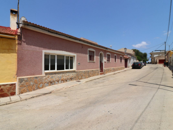 4-bedroom Villa In Benijofar, Spain (151 M²)
