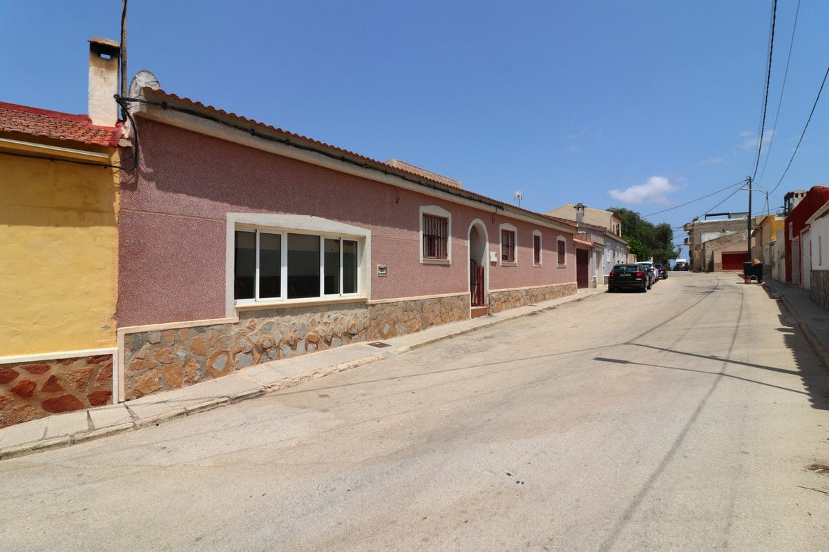 4-bedroom Villa In Benijofar, Spain (151 M²)