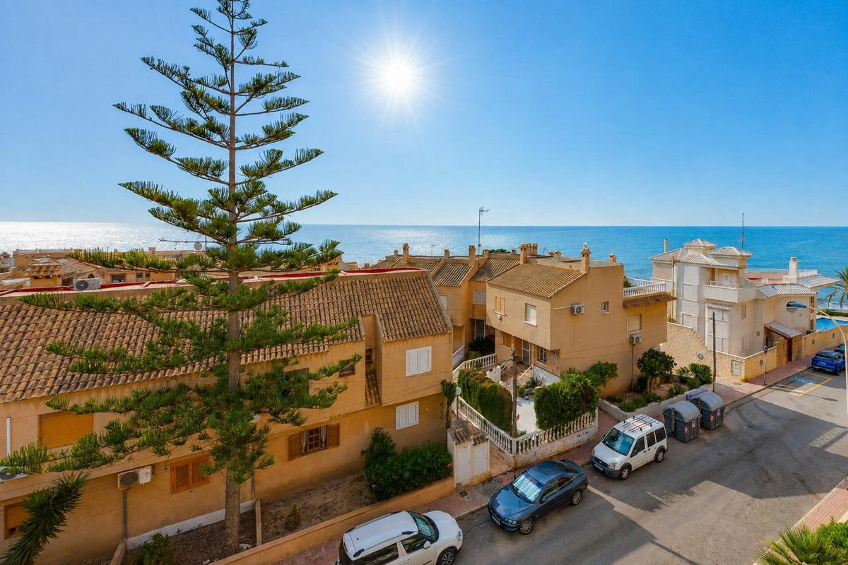 2-bedroom Apartment In Torrevieja, Spain (70 M²)