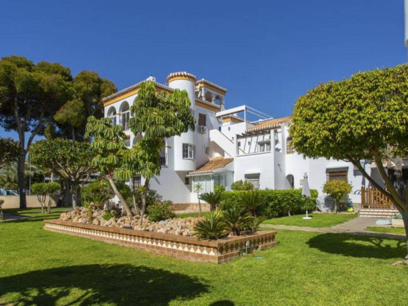 3-bedroom Apartment In Orihuela Costa, Spain (122 M²)