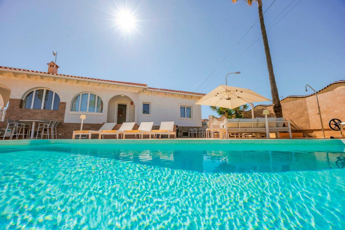 5-bedroom Villa In Rojales, Spain (307 M²)