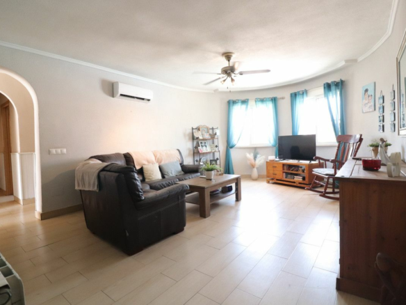 4-bedroom Villa In Benijofar, Spain (151 M²)