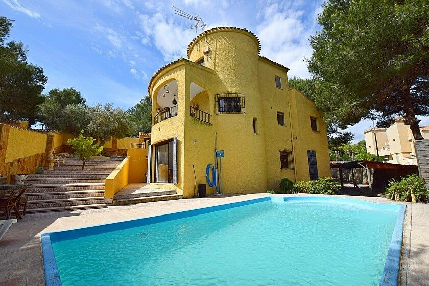 6-bedroom Villa In Orihuela Costa, Spain (250 M²)