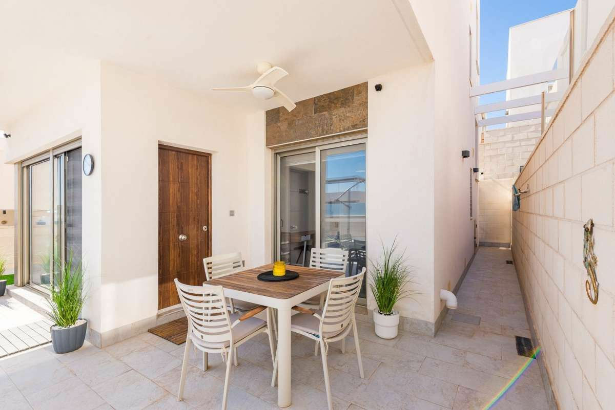 3-bedroom Villa In Torrevieja, Spain (115 M²)