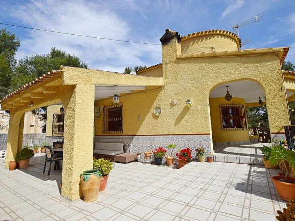 6-bedroom Villa In Orihuela Costa, Spain (250 M²)