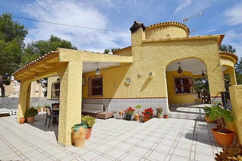 6-bedroom Villa In Orihuela Costa, Spain (250 M²)