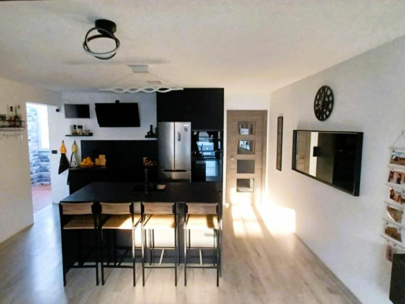3-bedroom Apartment In Pilar De La Horadada, Spain (82 M²)