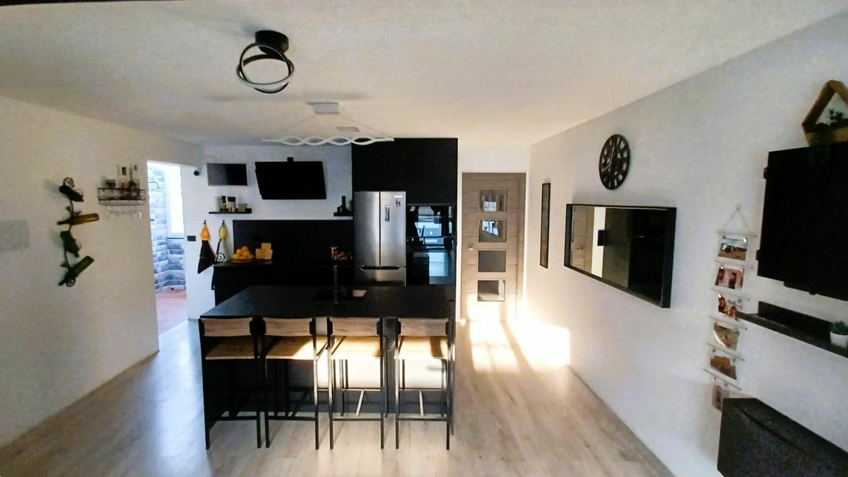 3-bedroom Apartment In Pilar De La Horadada, Spain (82 M²)