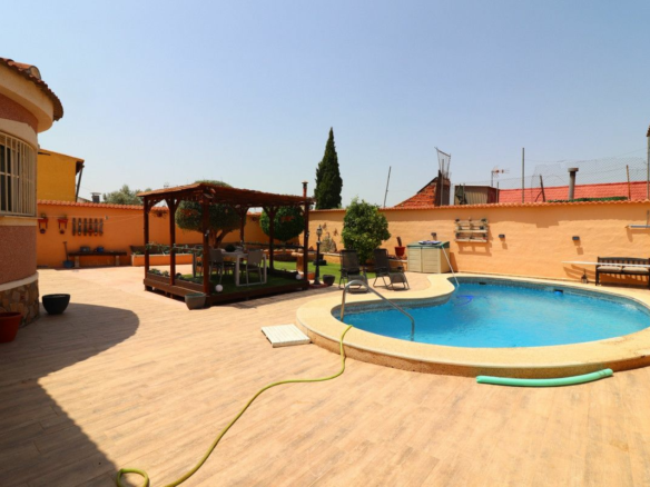 4-bedroom Villa In Benijofar, Spain (151 M²)
