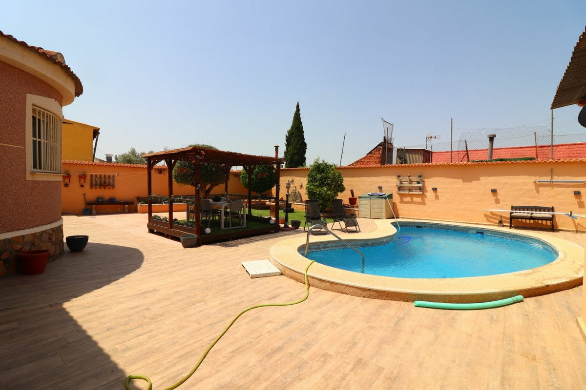 4-bedroom Villa In Benijofar, Spain (151 M²)