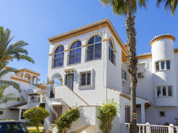 3-bedroom Apartment In Orihuela Costa, Spain (122 M²)