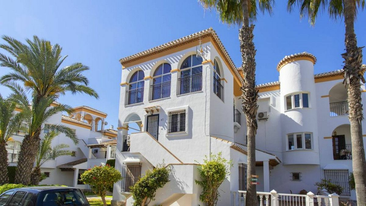 3-bedroom Apartment In Orihuela Costa, Spain (122 M²)