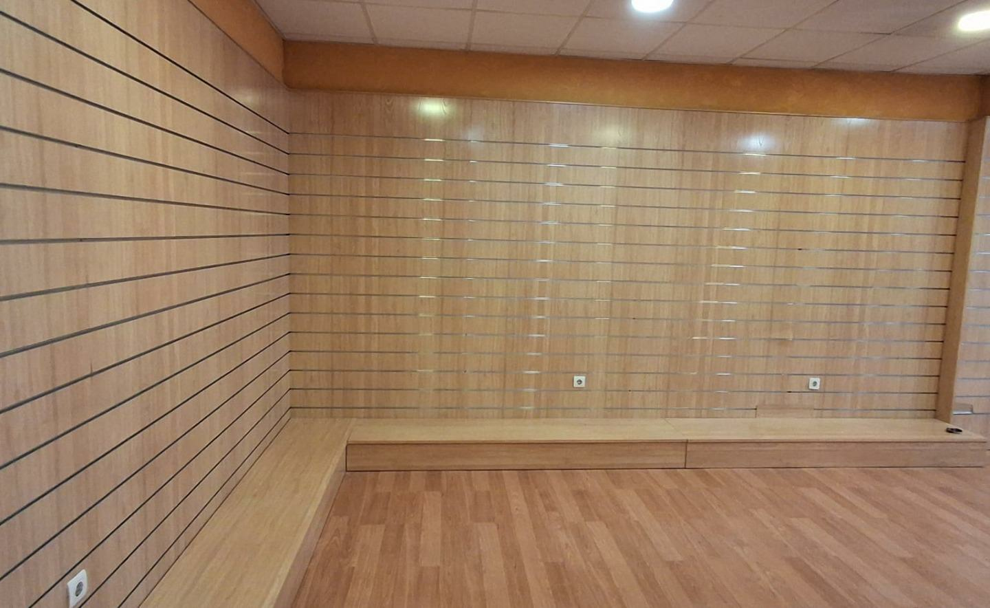 Commercial Unit In Alicante, Spain (84 M²)