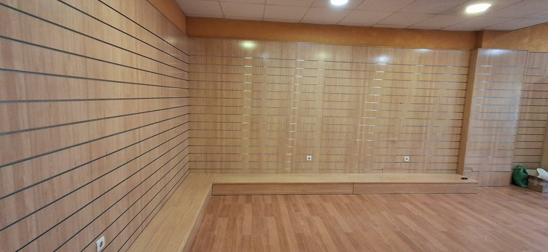 Commercial Unit In Alicante, Spain (84 M²)