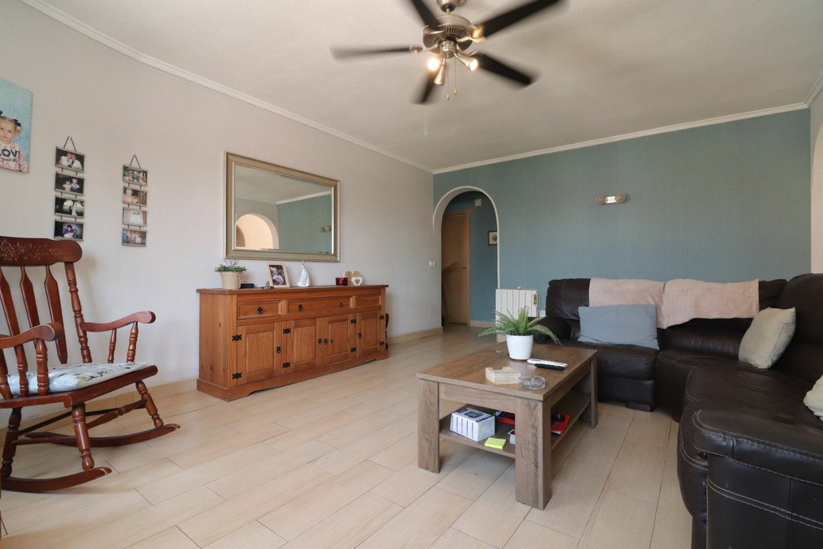 4-bedroom Villa In Benijofar, Spain (151 M²)