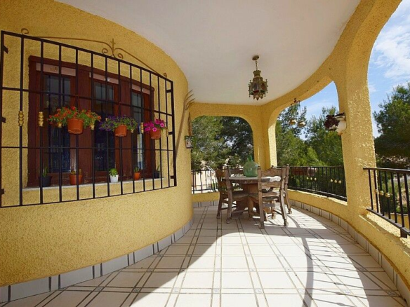 6-bedroom Villa In Orihuela Costa, Spain (250 M²)