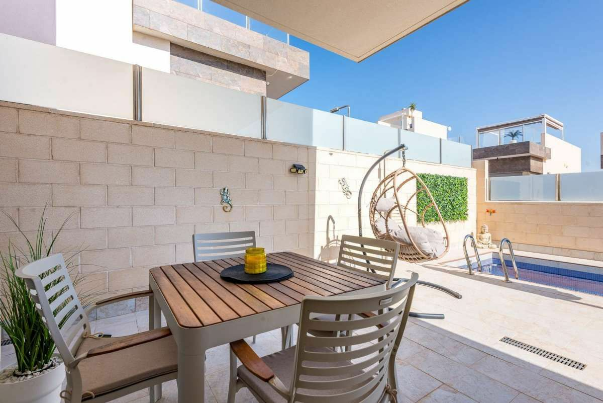 3-bedroom Villa In Torrevieja, Spain (115 M²)