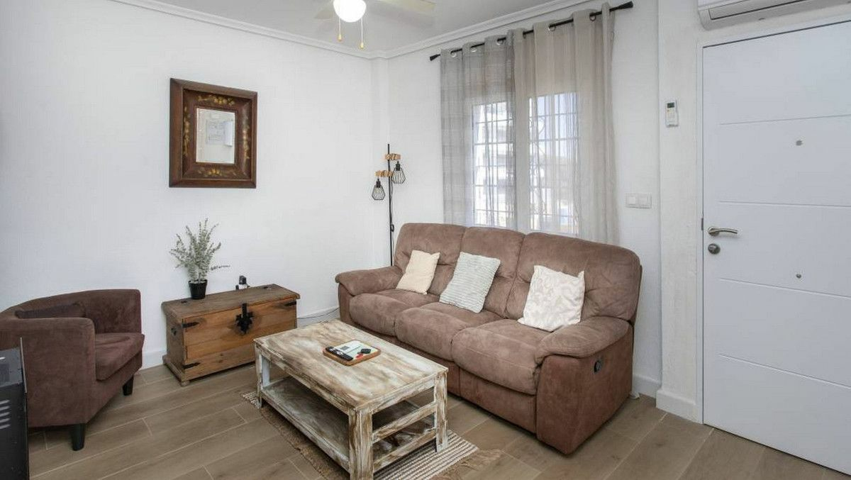 3-bedroom Apartment In Orihuela Costa, Spain (122 M²)