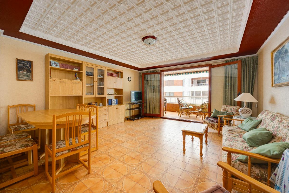 3-bedroom Apartment In Torrevieja, Spain (100 M²)