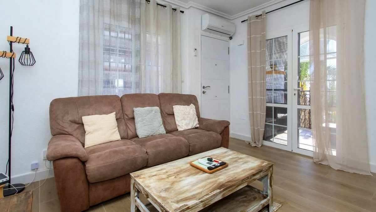 3-bedroom Apartment In Orihuela Costa, Spain (122 M²)
