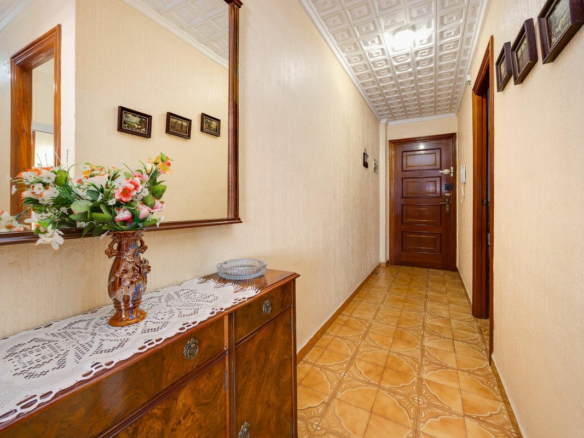 3-bedroom Apartment In Torrevieja, Spain (100 M²)