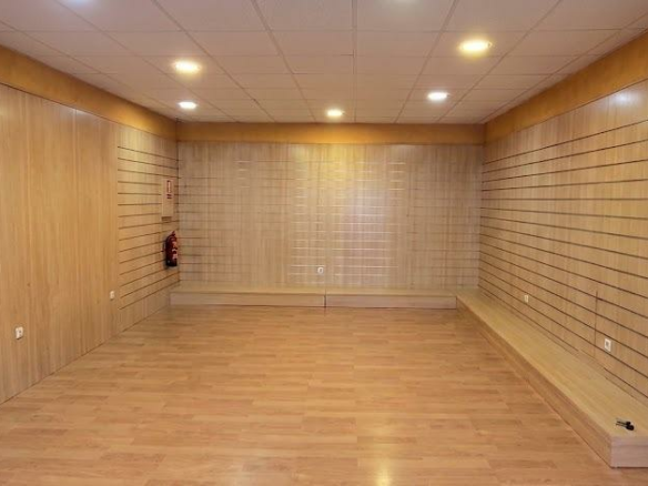 Commercial Unit In Alicante, Spain (84 M²)