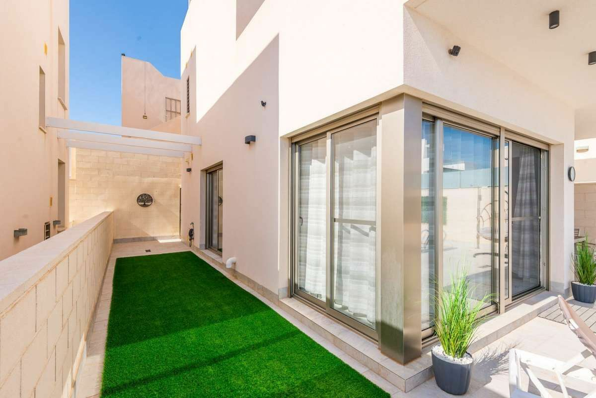 3-bedroom Villa In Torrevieja, Spain (115 M²)