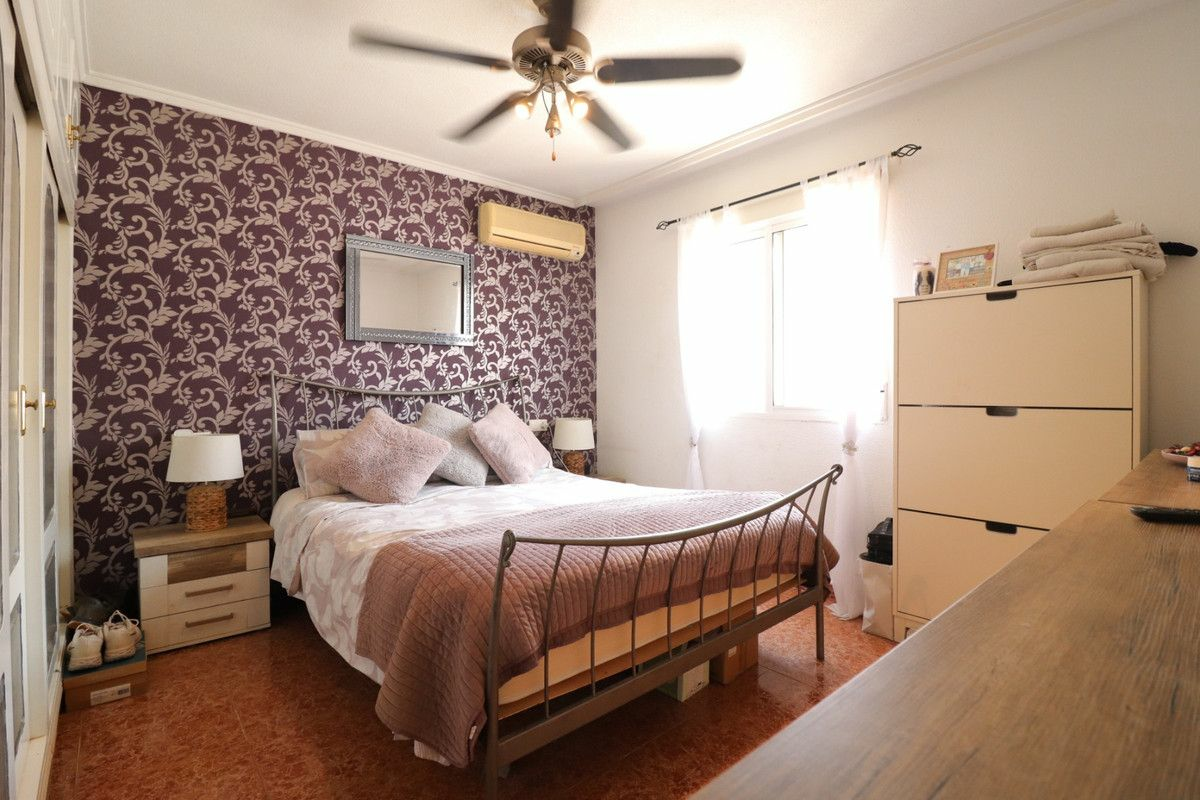 4-bedroom Villa In Benijofar, Spain (151 M²)