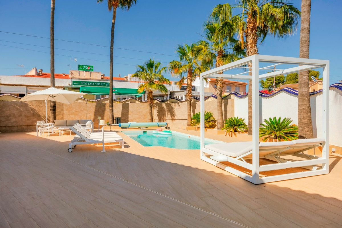 5-bedroom Villa In Rojales, Spain (307 M²)