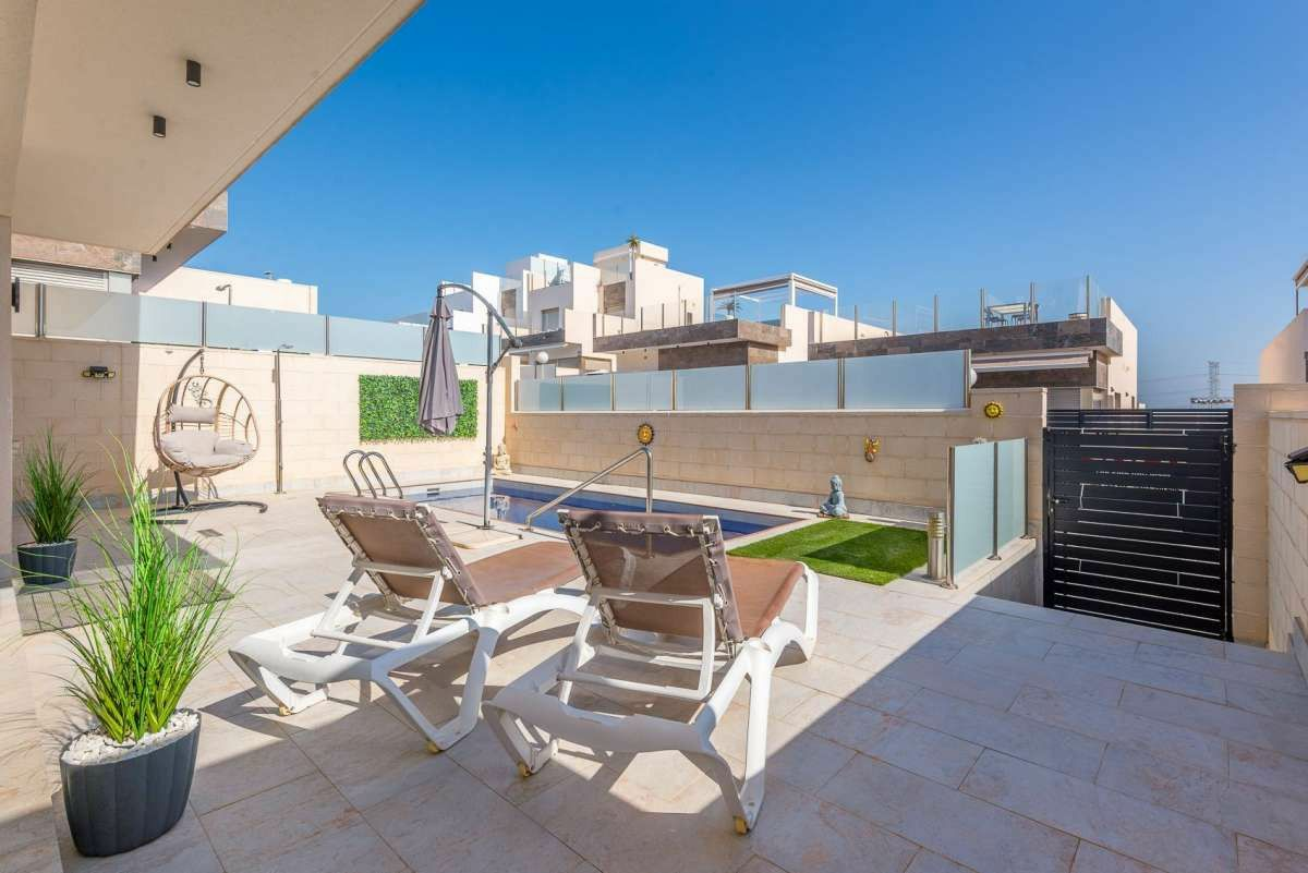 3-bedroom Villa In Torrevieja, Spain (115 M²)