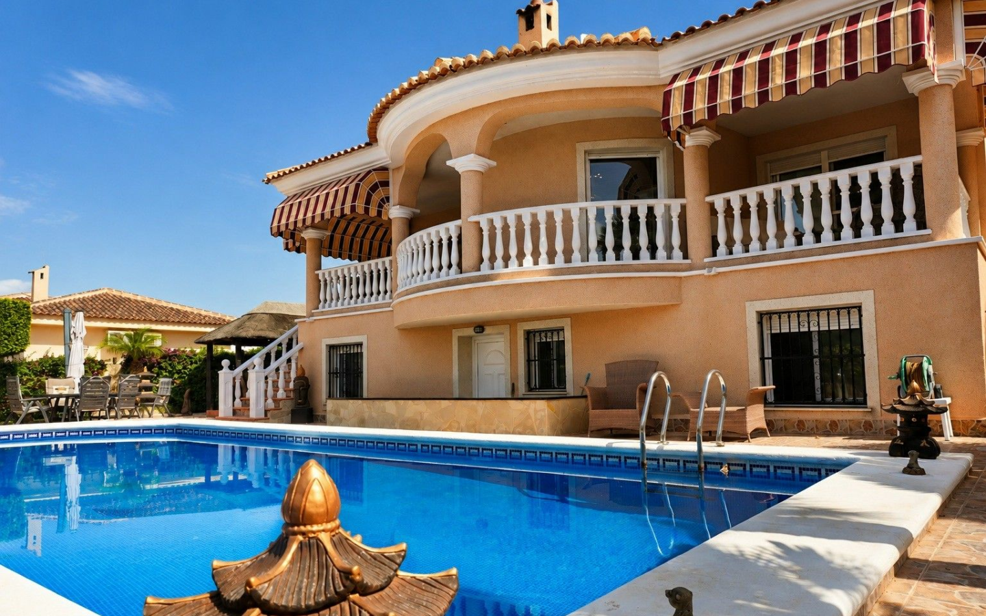 4-bedroom Villa In Rojales, Spain (175 M²)